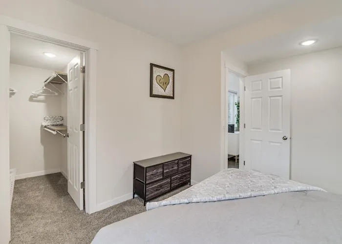 Dog-friendly < 1 Mi To Downtown Fargo! Holiday home