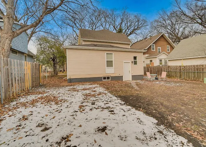 Dog-friendly < 1 Mi To Downtown Fargo! Holiday home *